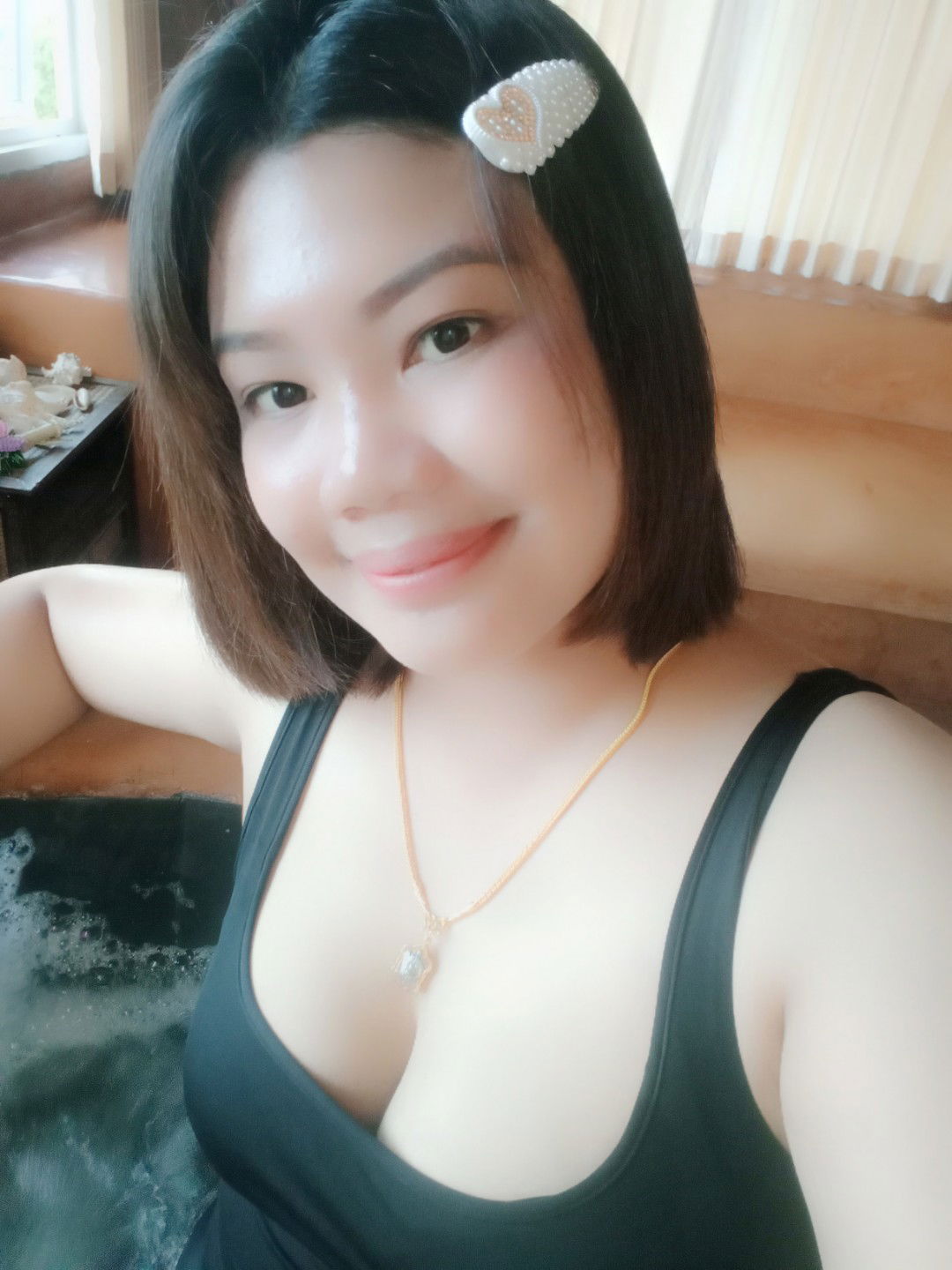 Dew Apinya profile icon