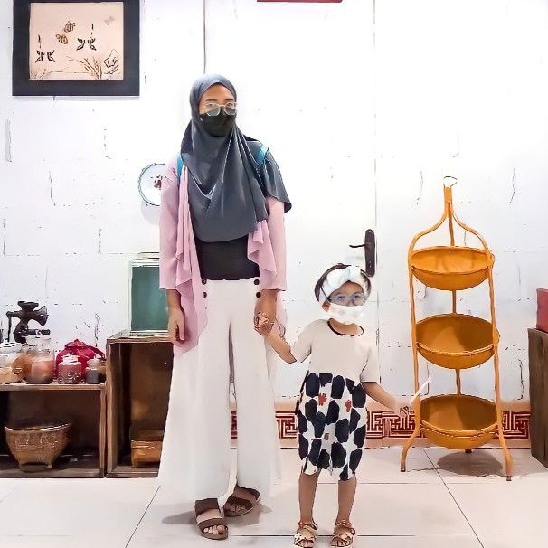 shella anggreini profile icon