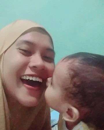 henny yuniar profile icon