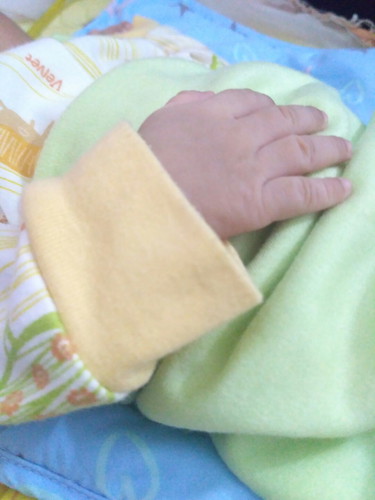 cara mengatasi flu pada bayi usia kurang dari 1 bulan