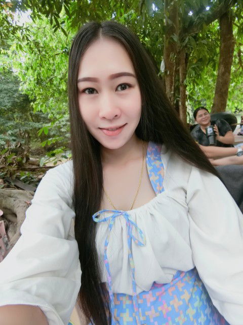 Chompoonuch Chalermchat profile icon