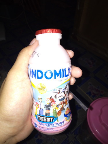 minum susu indomilk