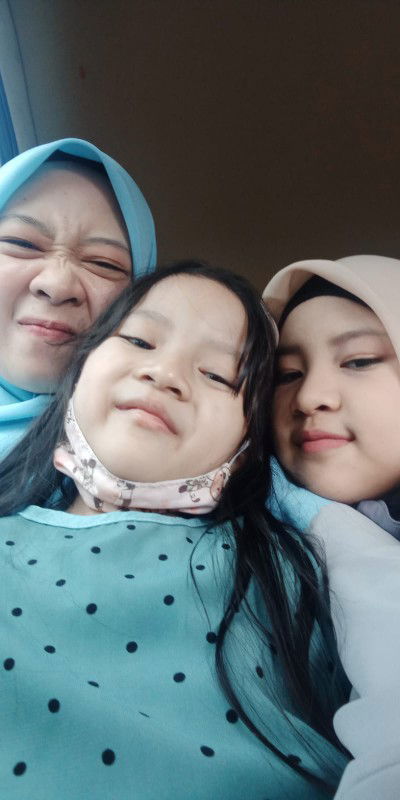 risya farisah profile icon