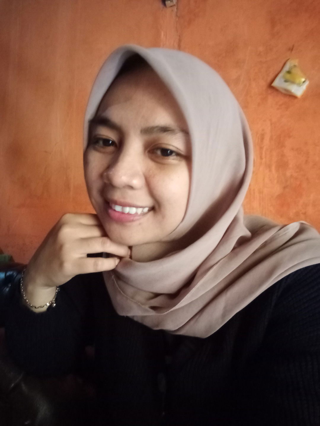 Yulia Lestari profile icon