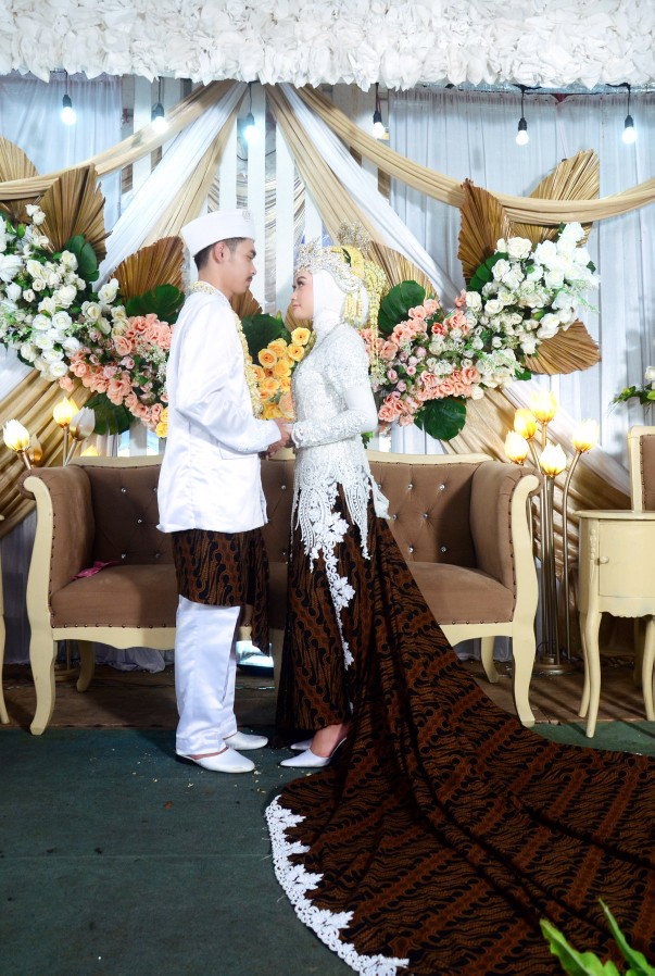 Ratna Nur profile icon