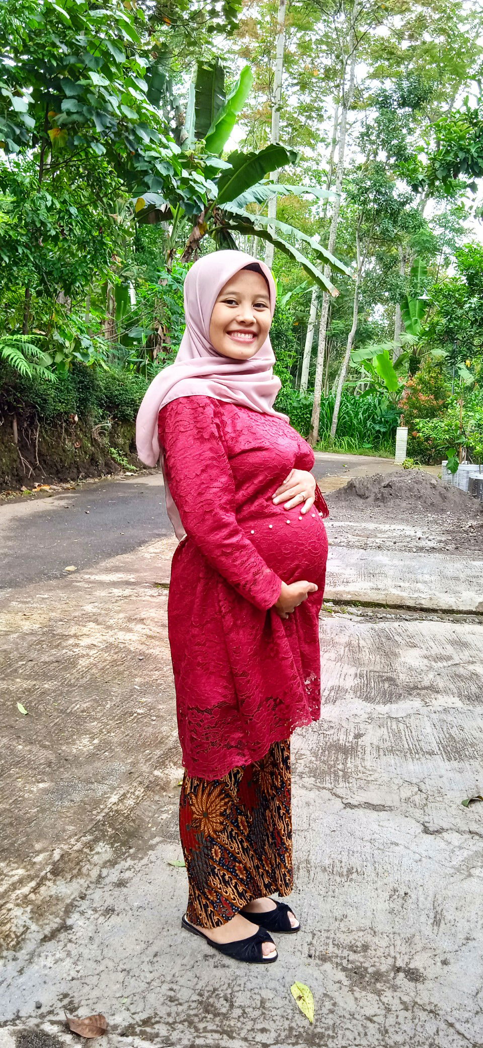 Okti Nur Cahyani profile icon