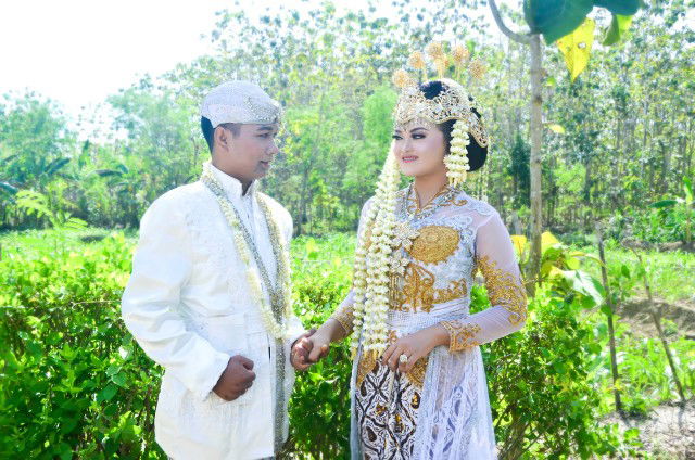 Dwi Astutik profile icon