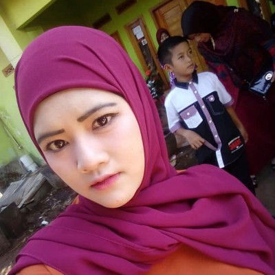 Penti Apriliani profile icon