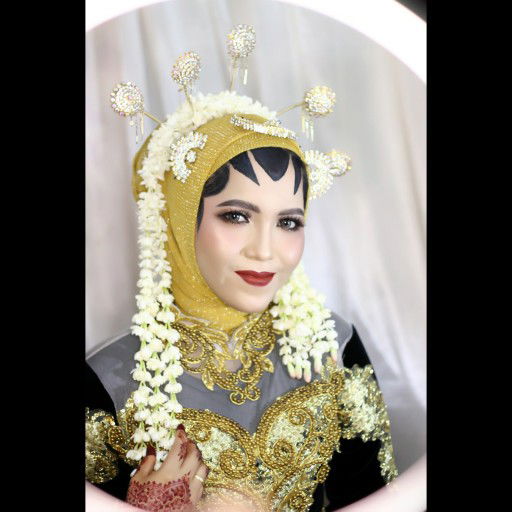 putri andraini profile icon