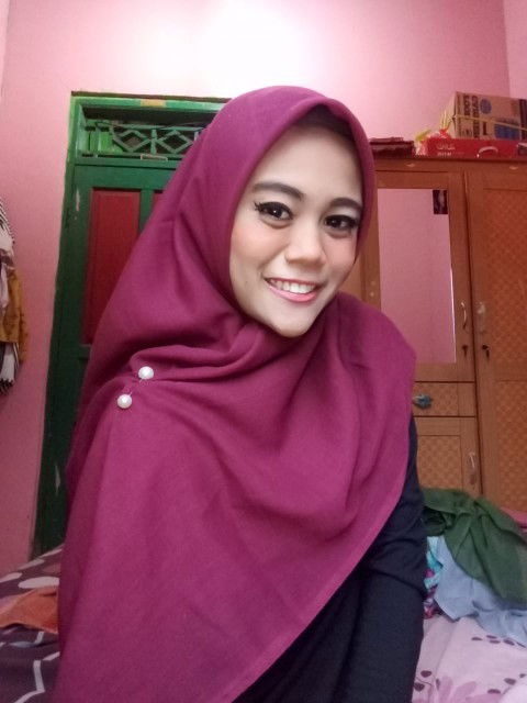 Ratnasari profile icon