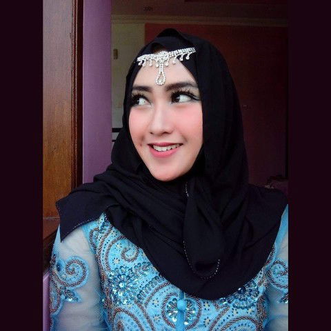 Putri Julia Sari profile icon