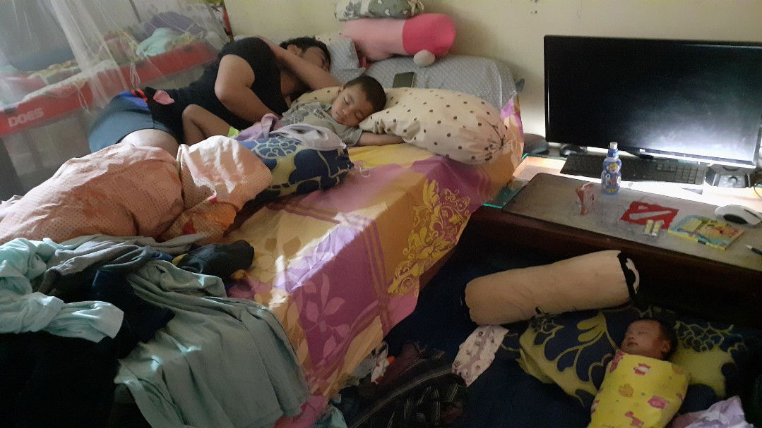 ikutan tidur atau lipetin baju?