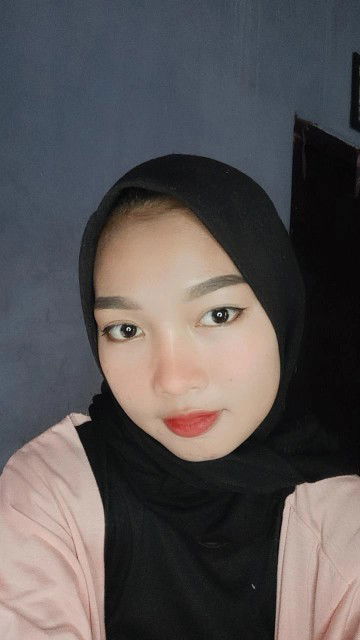 Mia Dayanti profile icon