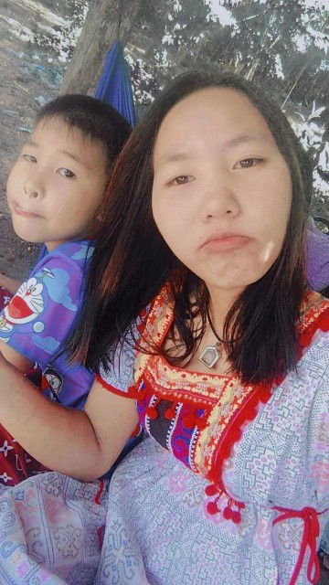 พลอย profile icon