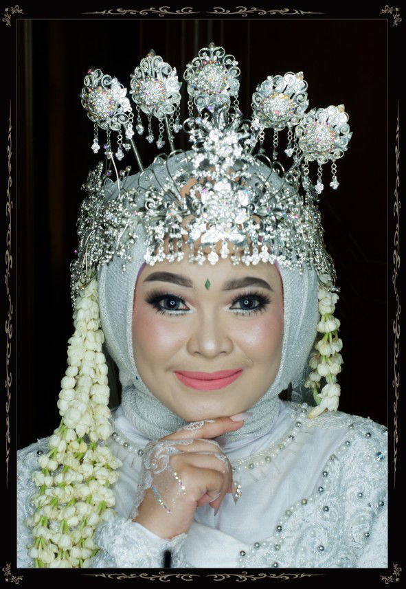 Ayu Larassati profile icon