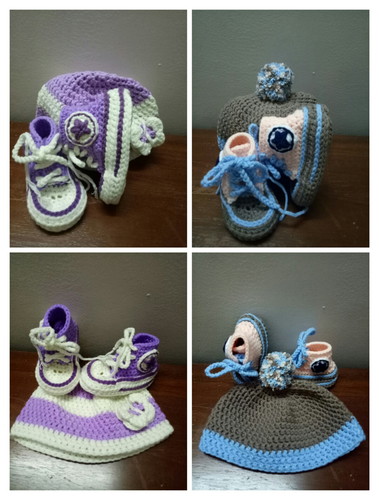 Baby booties with beanie