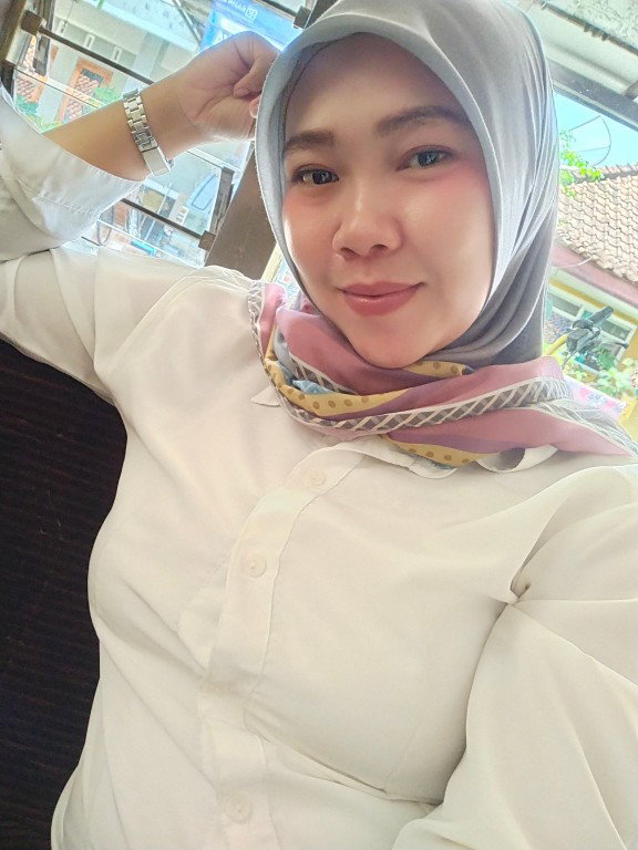 Reni Komariah profile icon