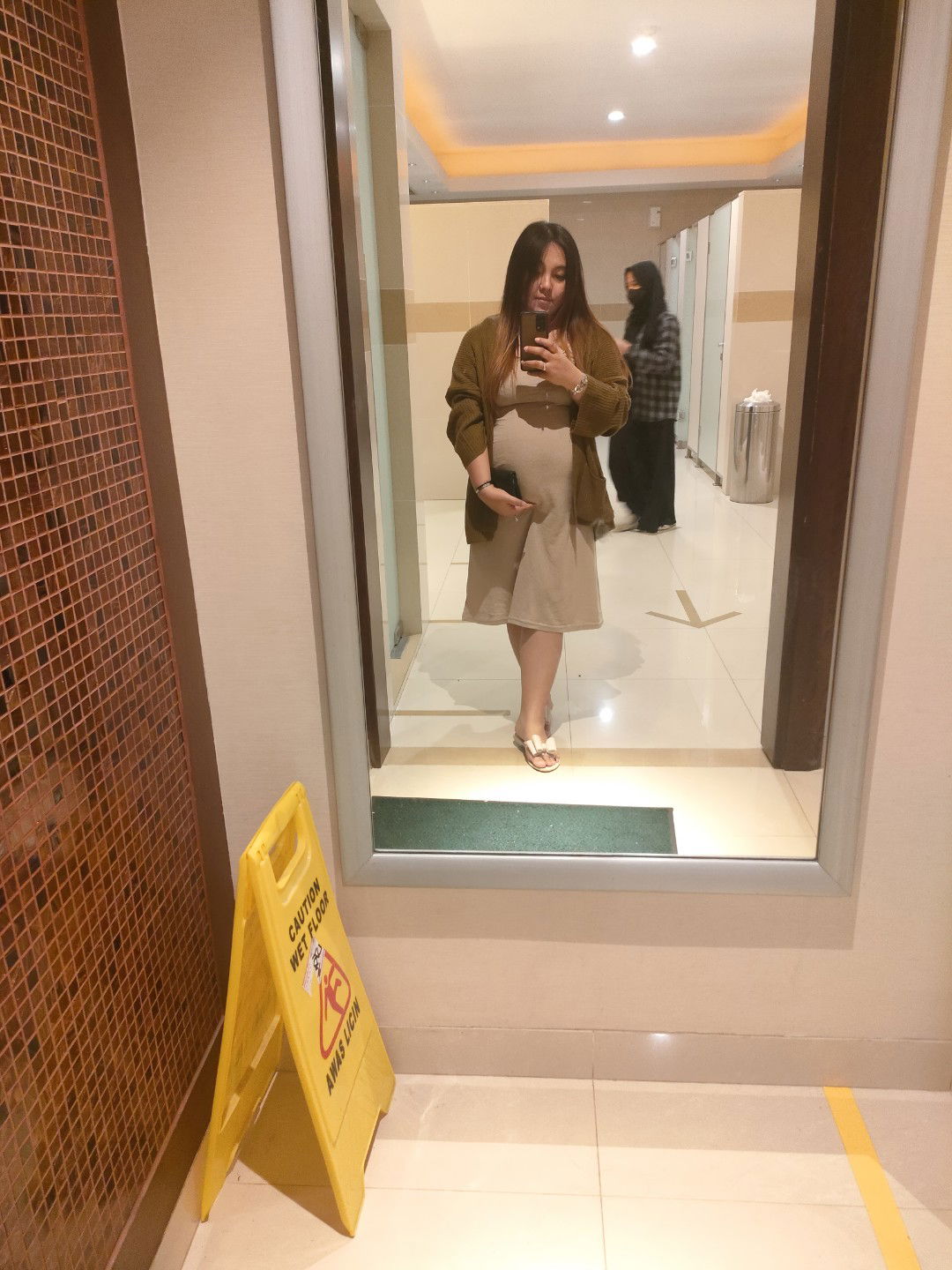 Poppy Mustika profile icon