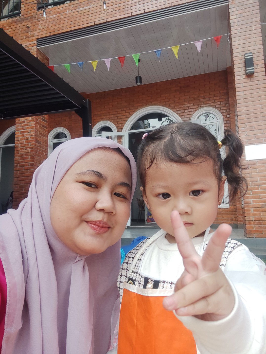 yuni triastuti profile icon