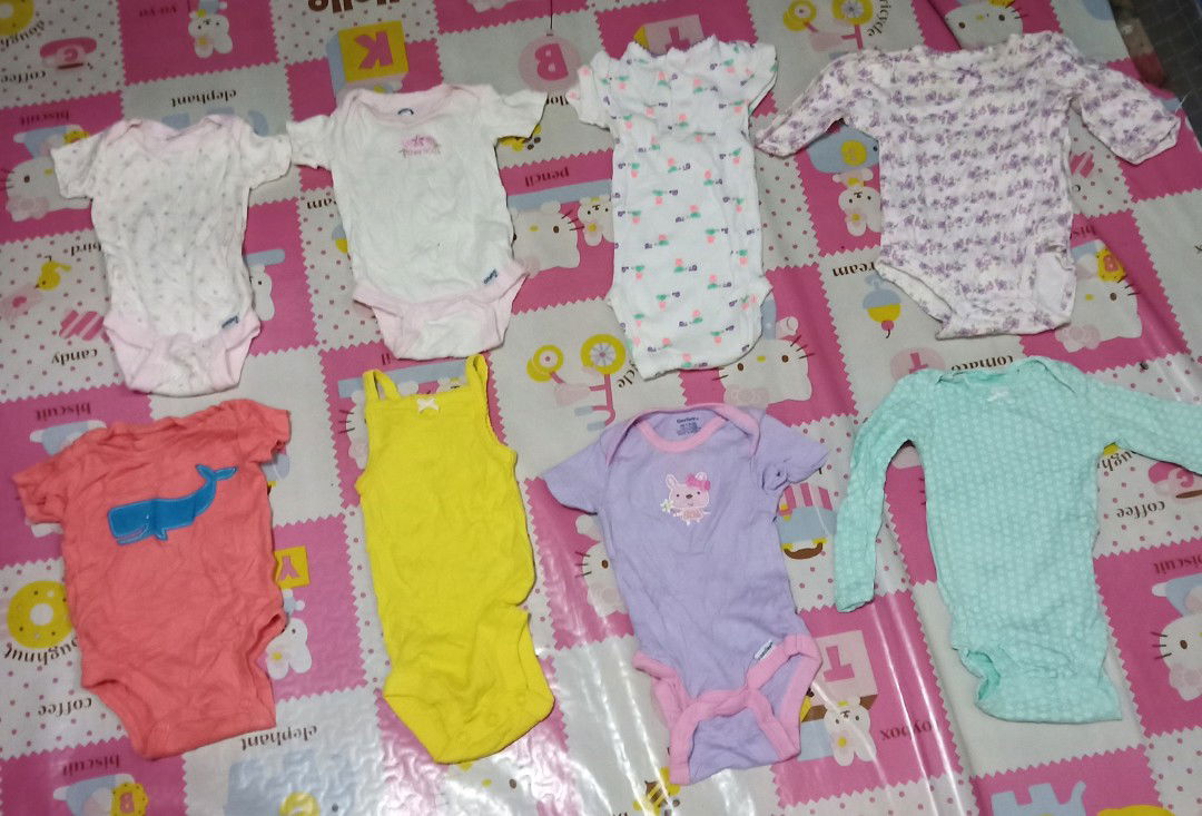 Preloved onesies and new born clothes for girls 0-3 months 400 only