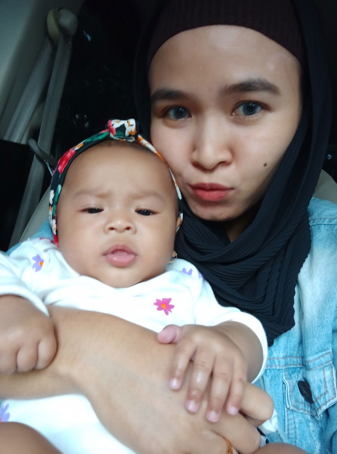 octavia ambar saputri profile icon