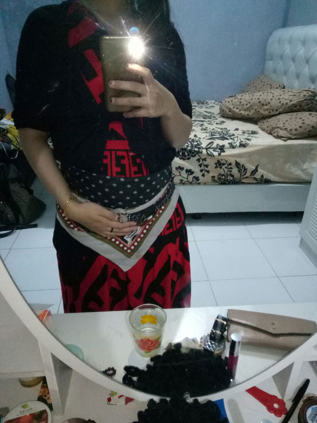 usia kandungan 20 W 3 hari.  kalo berdiri sakit ke perut..