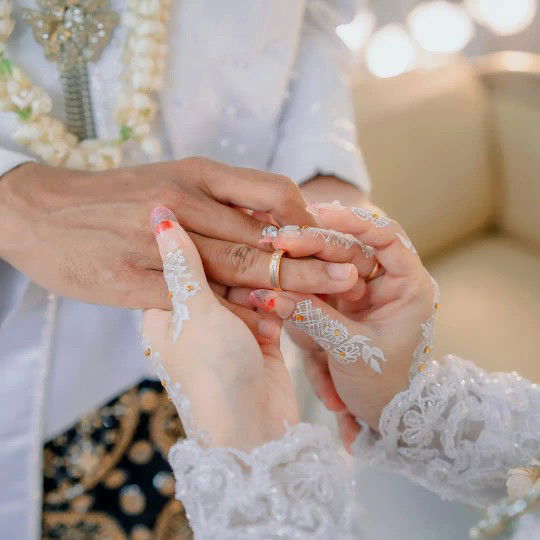 Fitri Nur Cahyati profile icon