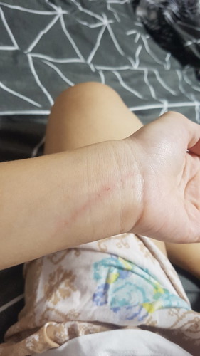 Nalaglag ako sa chair