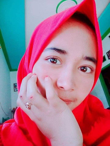 Siti Munawaroh profile icon