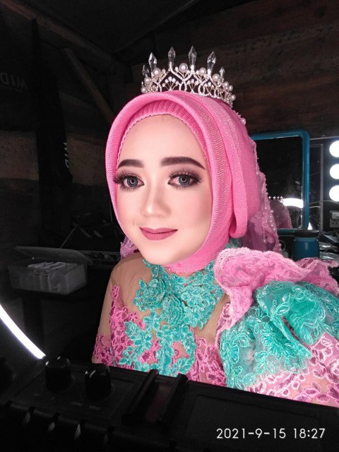 Anisa Tuzahro profile icon