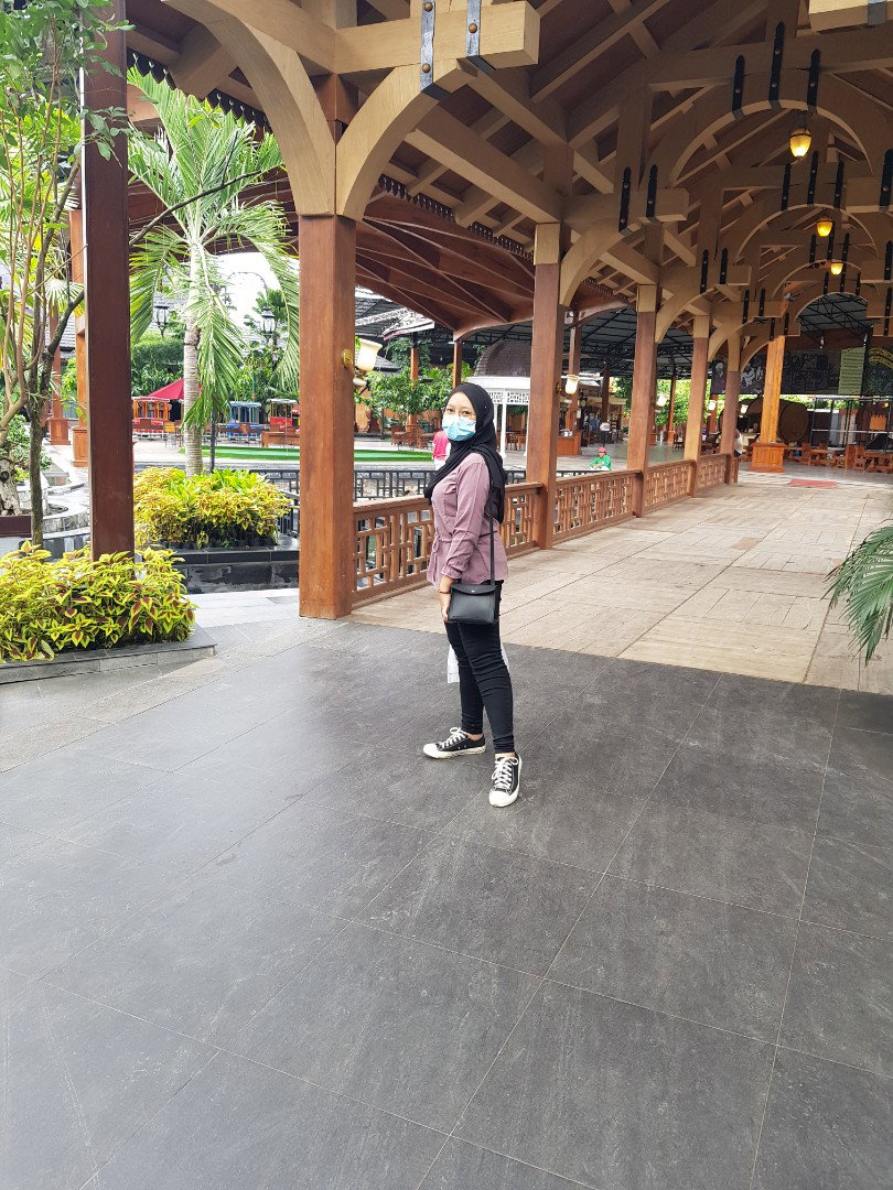 putri nur k profile icon
