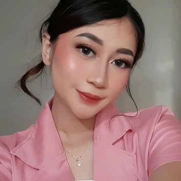 Nadhine profile icon