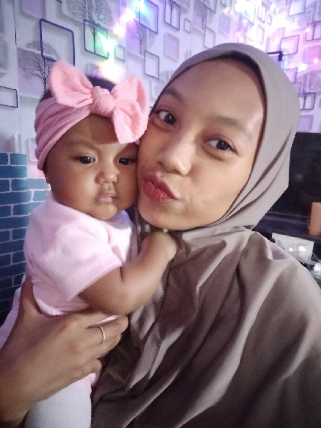 Rini Apriani profile icon