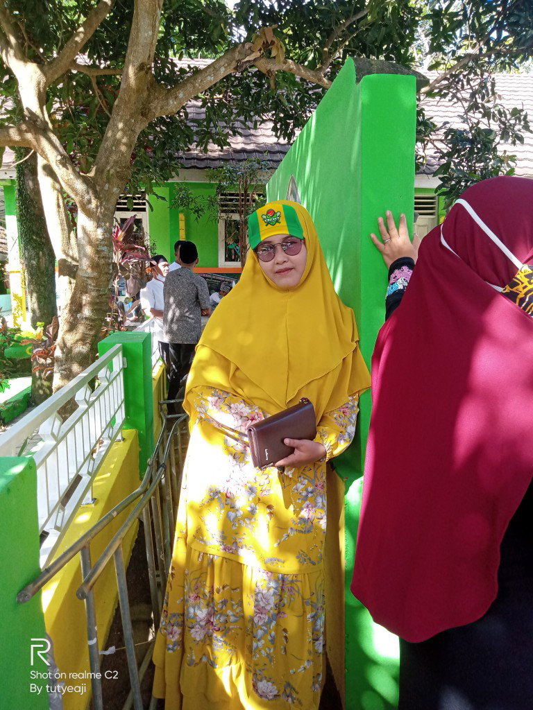 tuti alawiyah profile icon