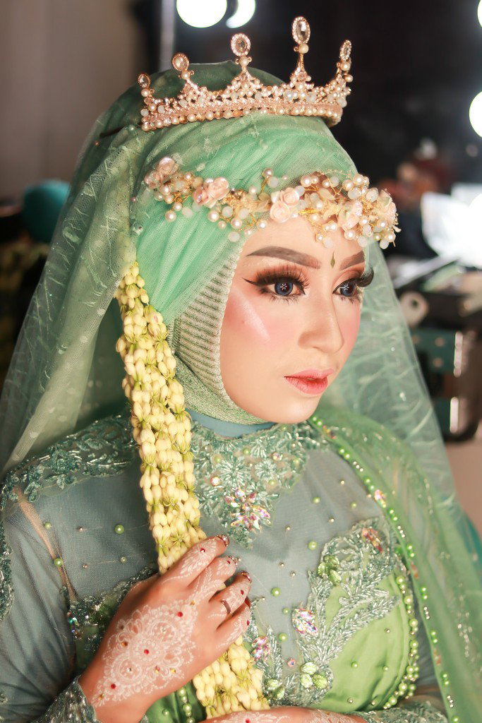 Putri Ratnasari profile icon