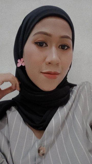Siti Apriyani profile icon