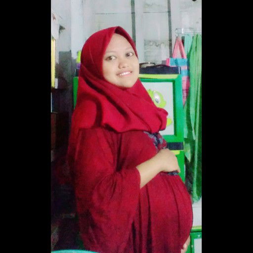 Siti Khoiriyah profile icon