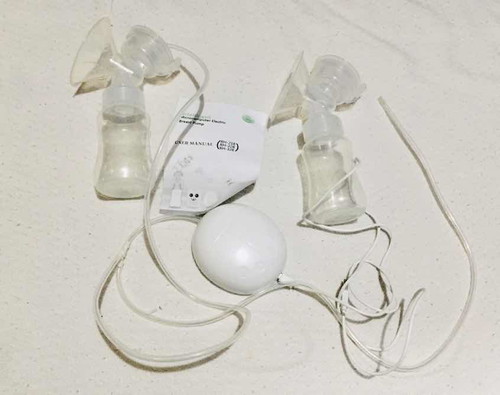 SELLING MY BREAST PUMP FOR ONLY 800 NABILI KO SYA NG 2k WITH FREE 2 BOTTLES