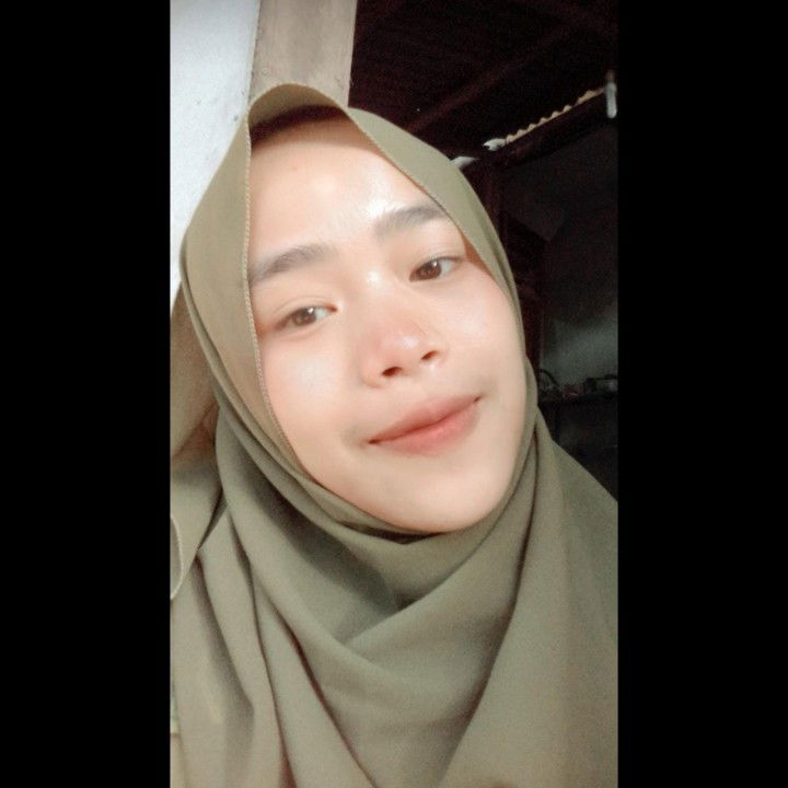 Vina Karolina profile icon