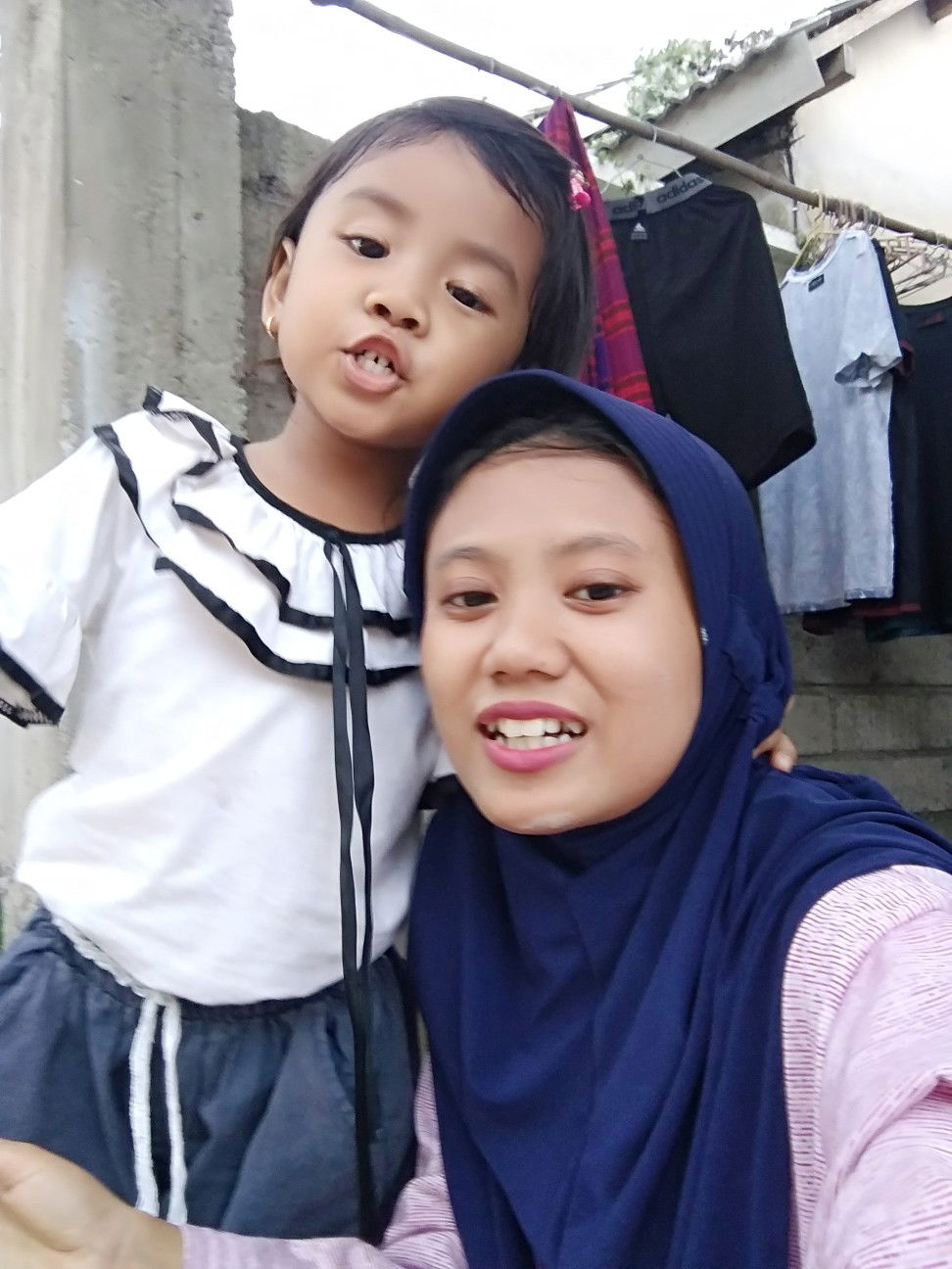 Desy Pradina profile icon