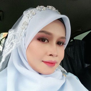 Amira Aqirah profile icon