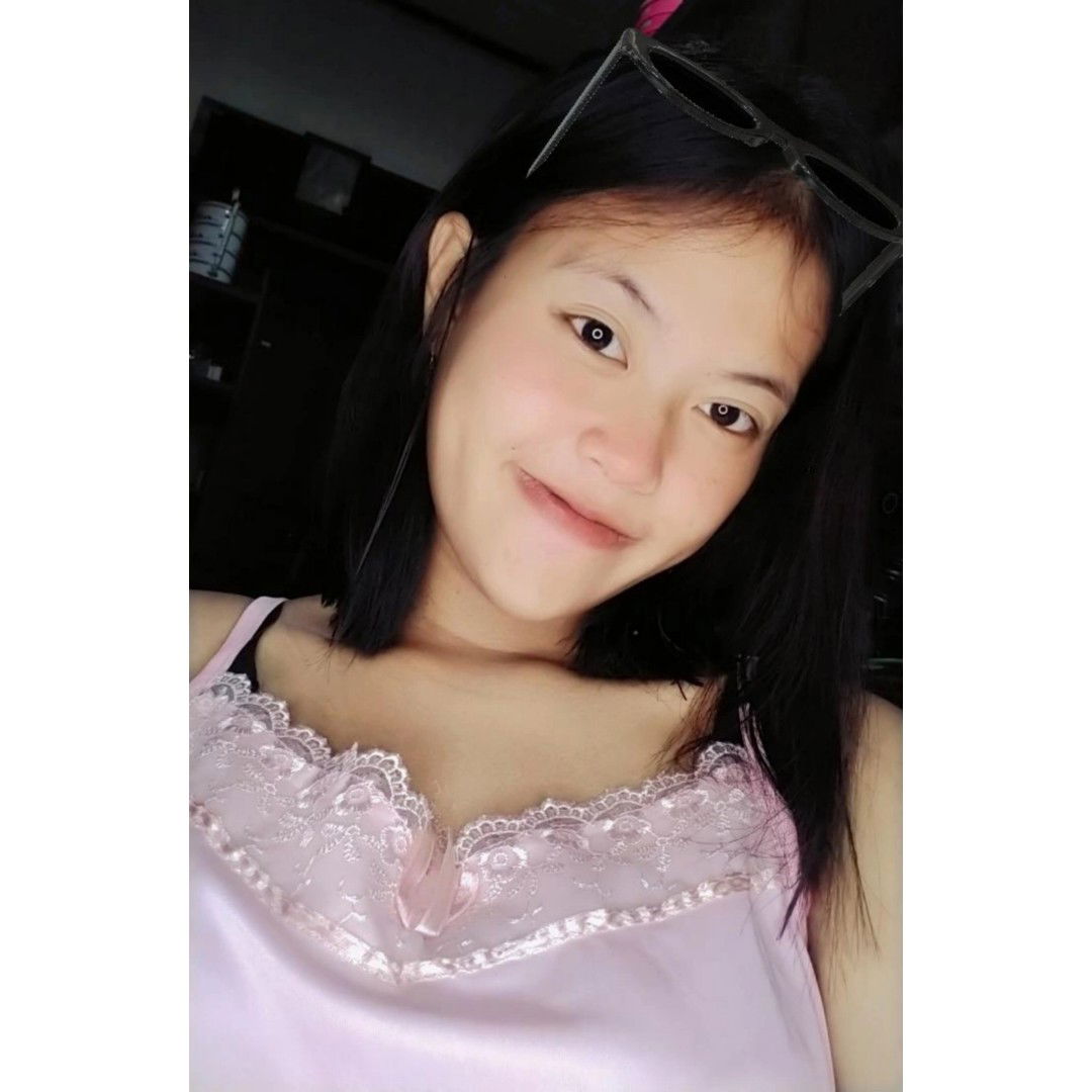 Reni Yulianti profile icon