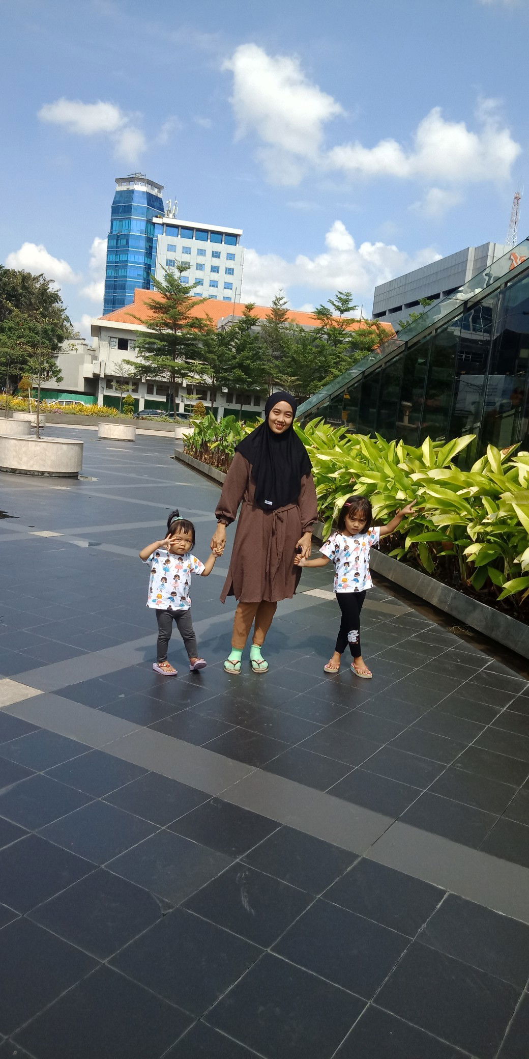 Nur Ayu Thariqa profile icon