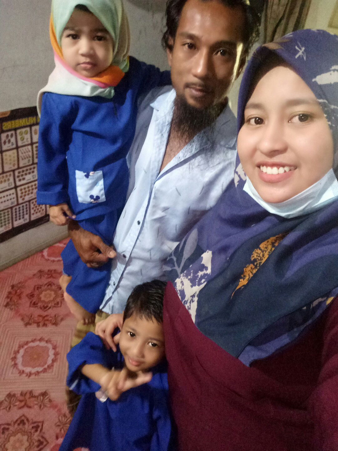 puan azlina profile icon