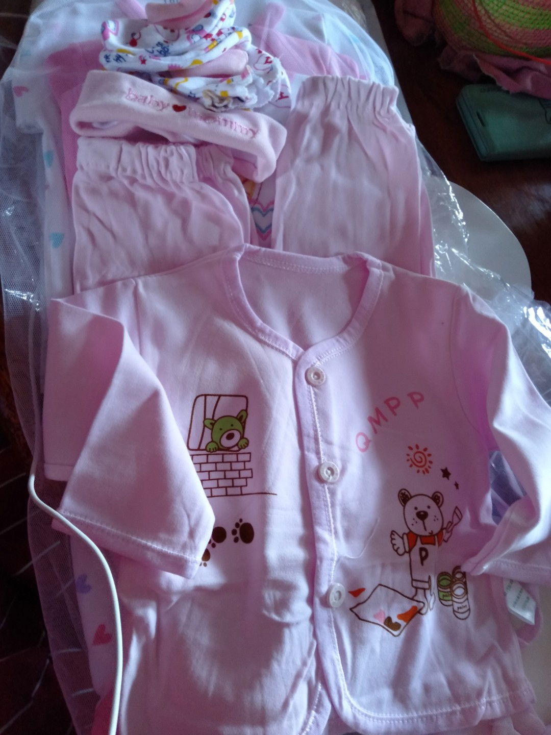 แก้ความผิดผลาดจากความเชื่อโบราณว่า "ห้ามซื้อเสื้อผ้าเด็ก