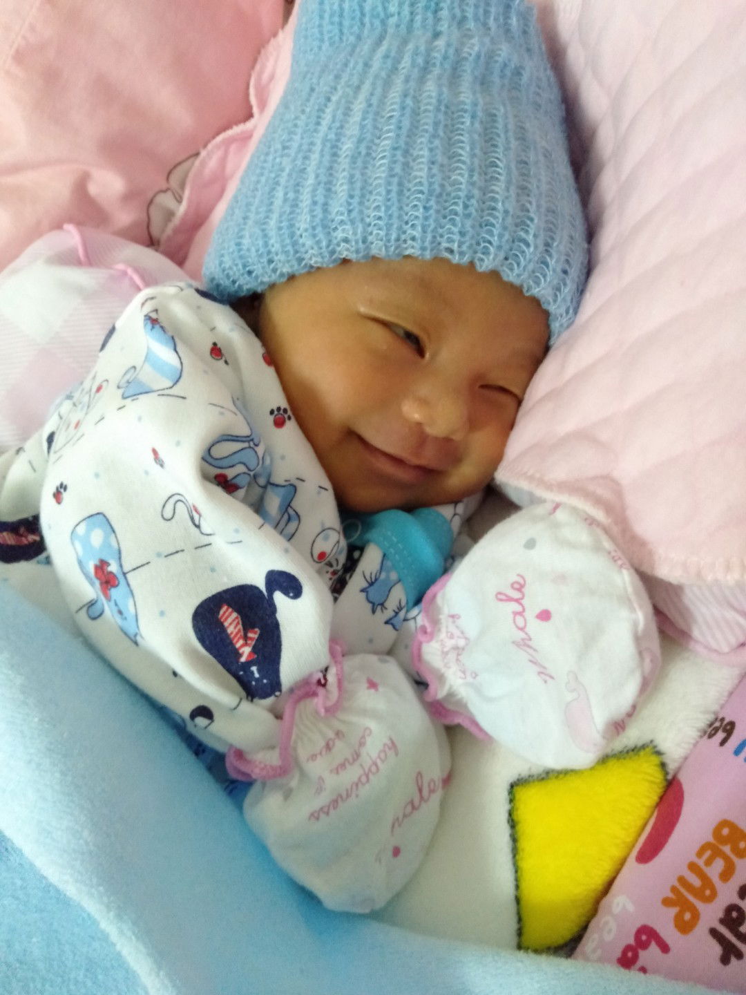 เด็กน้อย 17 วัน ต้องสู้กล้องแล้วเหรอ