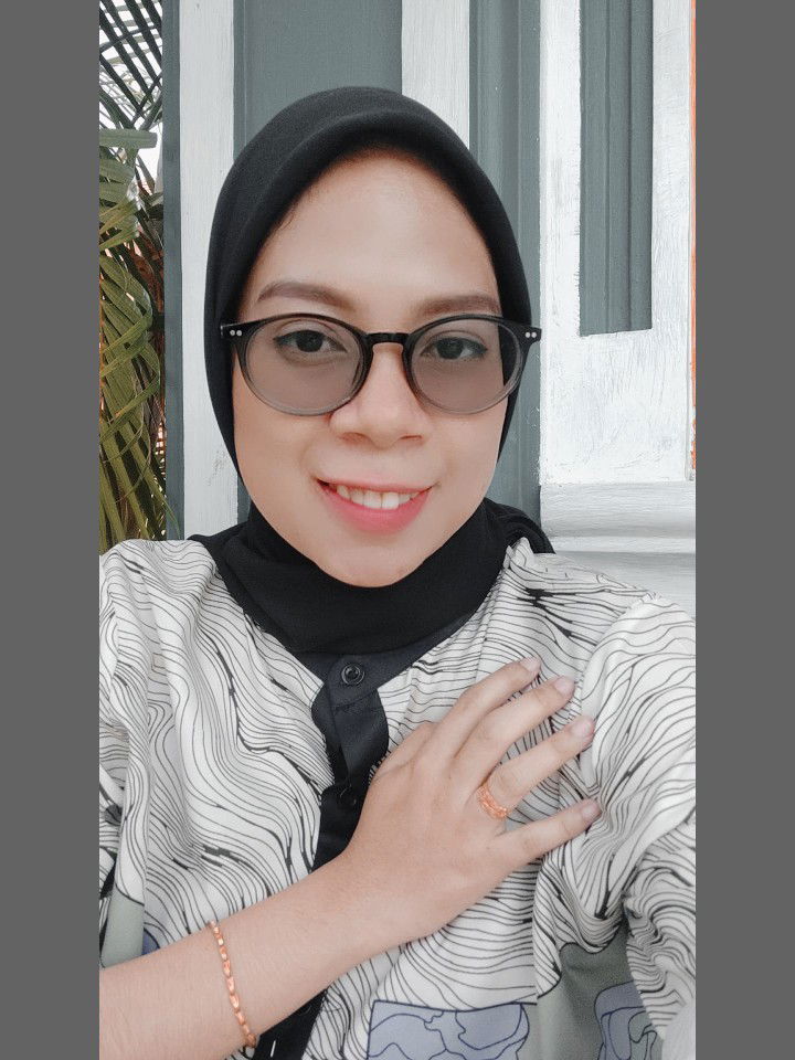 yunita sari profile icon