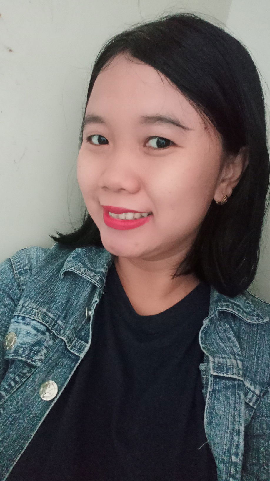 indri yuniati profile icon