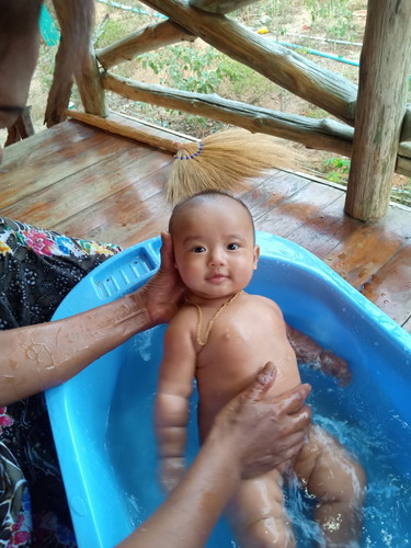 ลูกชอบเล่นน้ำมาก