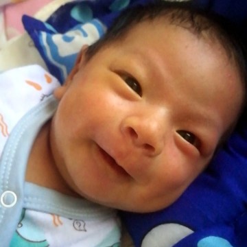 ลูกชายชันคอตั้งแต่อายุ 3 วัน